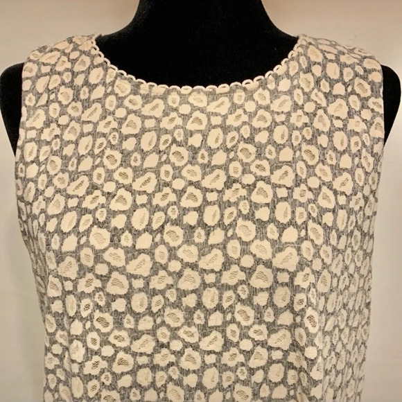 EMELIA Sleeveless‎ Layered Print Top - Picture 4 of 7